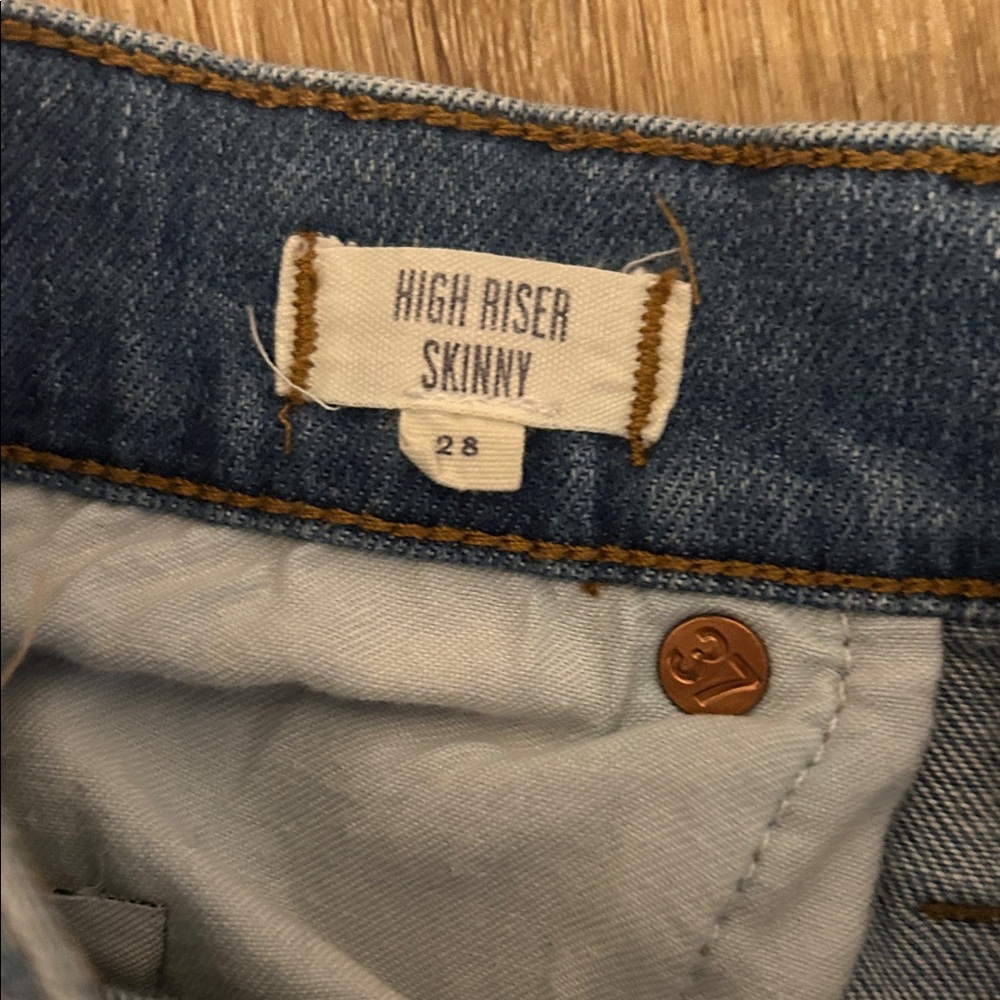 Madewell Ankle Cropped Blue Jeans - Picture 5 of 5